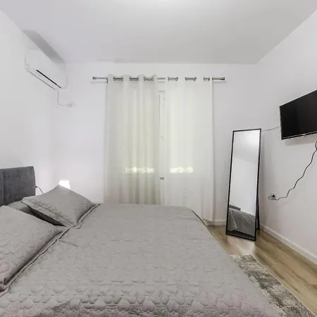 1br Near Main Square By Pikhost Appartement Tirana