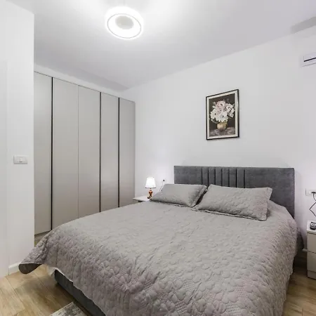 1br Near Main Square By Pikhost Appartement Tirana