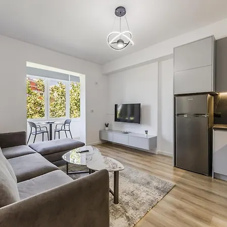 1br Near Main Square By Pikhost Appartement Tirana