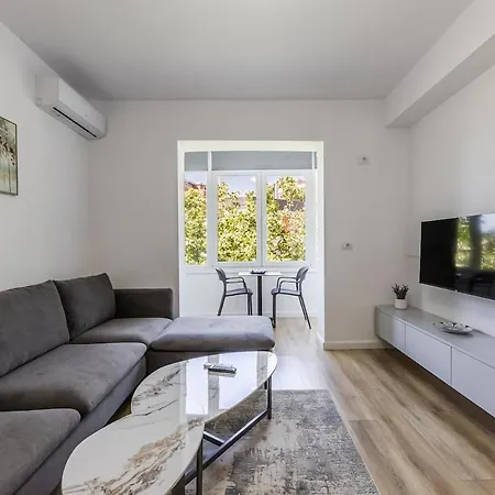 1br Near Main Square By Pikhost *