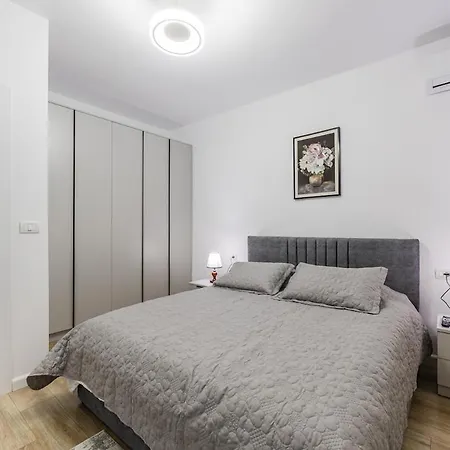 1br Near Main Square By Pikhost Appartement Tirana