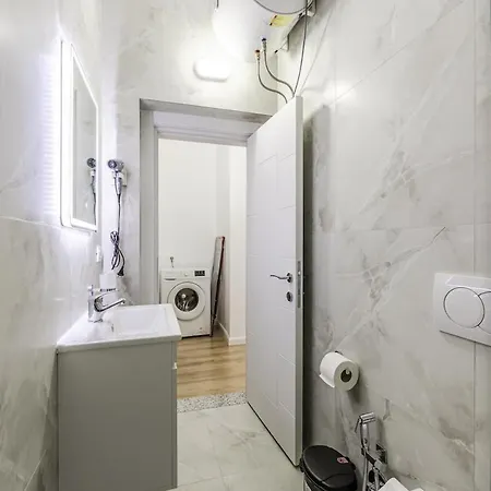 1br Near Main Square By Pikhost Tirana