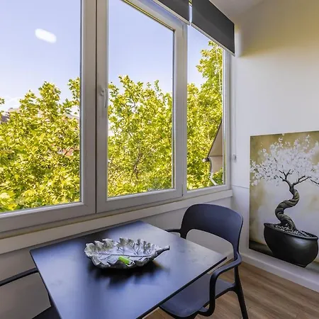 1br Near Main Square By Pikhost Appartement Tirana