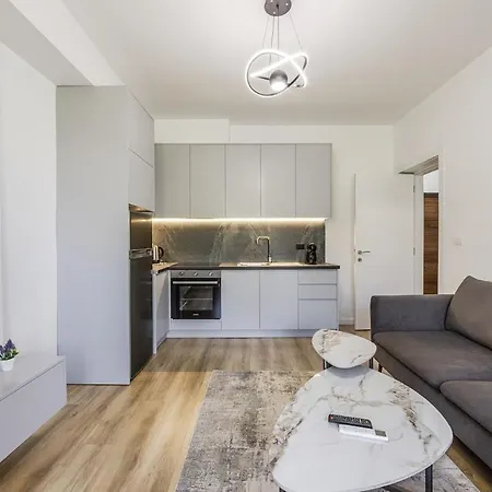1br Near Main Square By Pikhost *