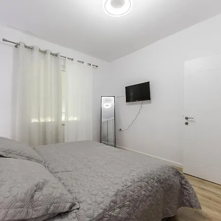 1br Near Main Square By Pikhost *